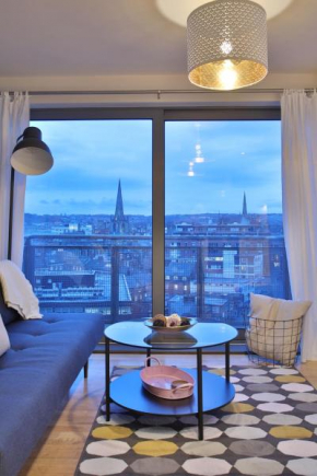 Skyview Apartment by Noknokstay - City centre with Parking - Group, Family, Business